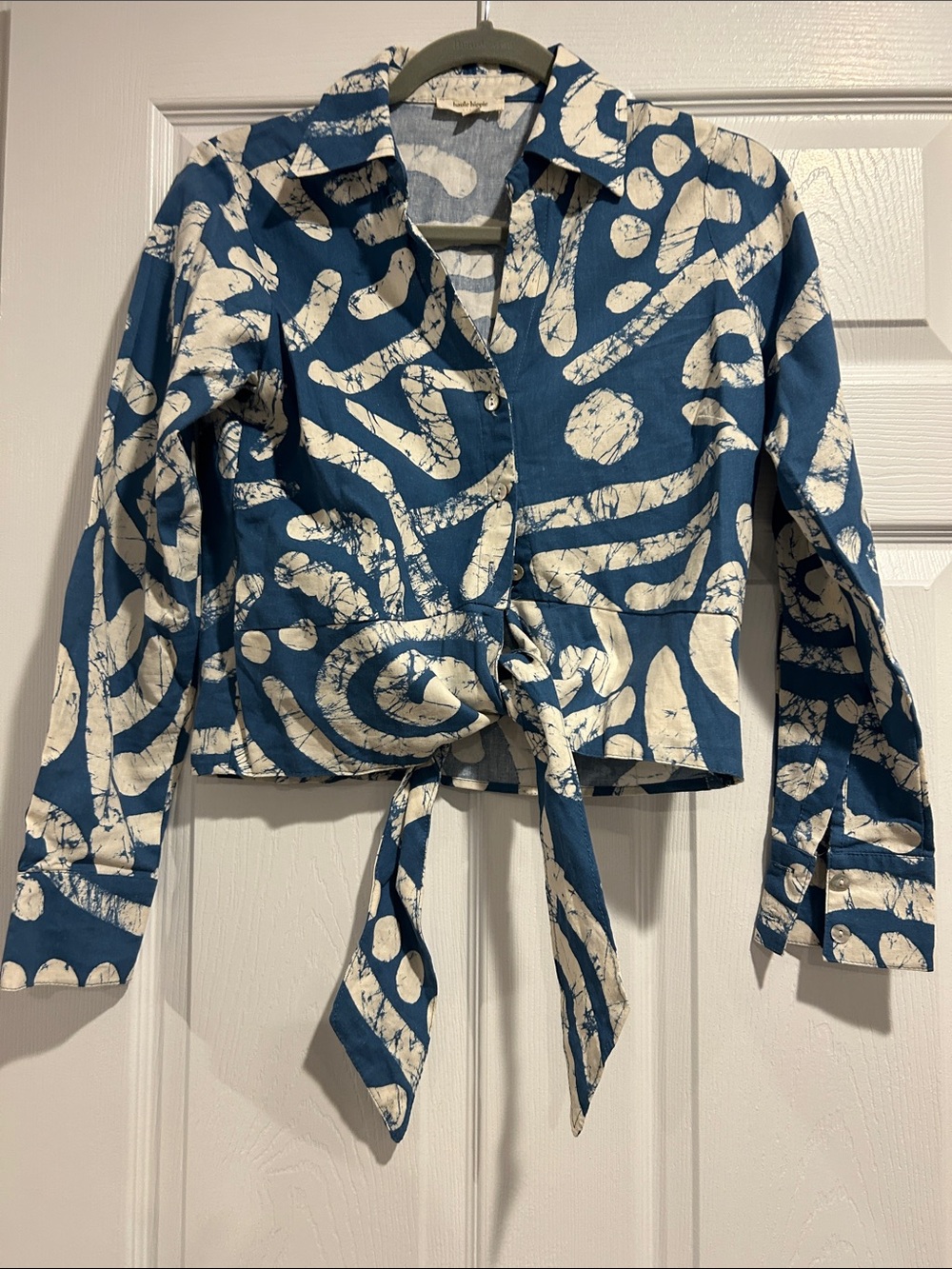 Haute Hippie Blue & White Tie-Front Linen Blend Crop Top - Picture 5 of 7
